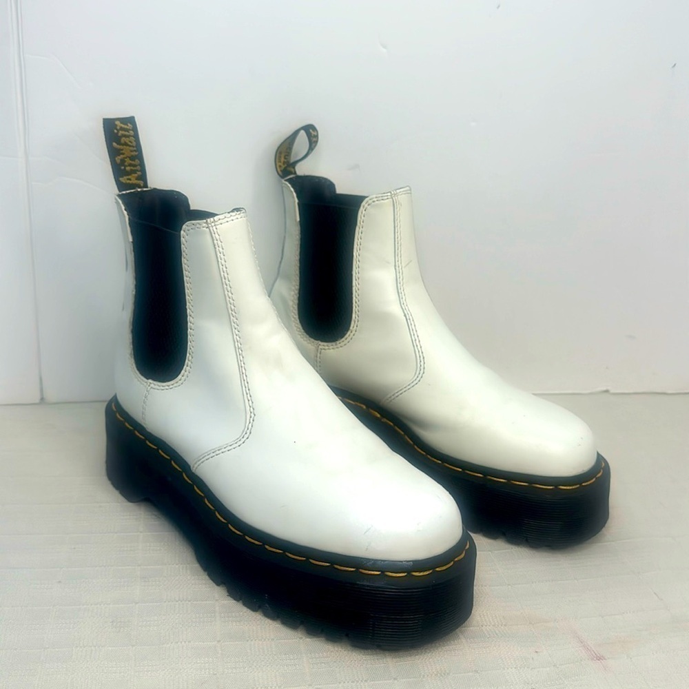 2976 Platform Chelsea Boot from Dr.Martens